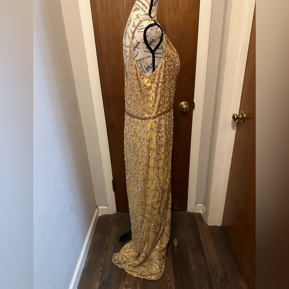 Mac Duggal Sleeveless V-Neck Embellished Beaded Gold Nude Column Gown Size 16 - Picture 3 of 10